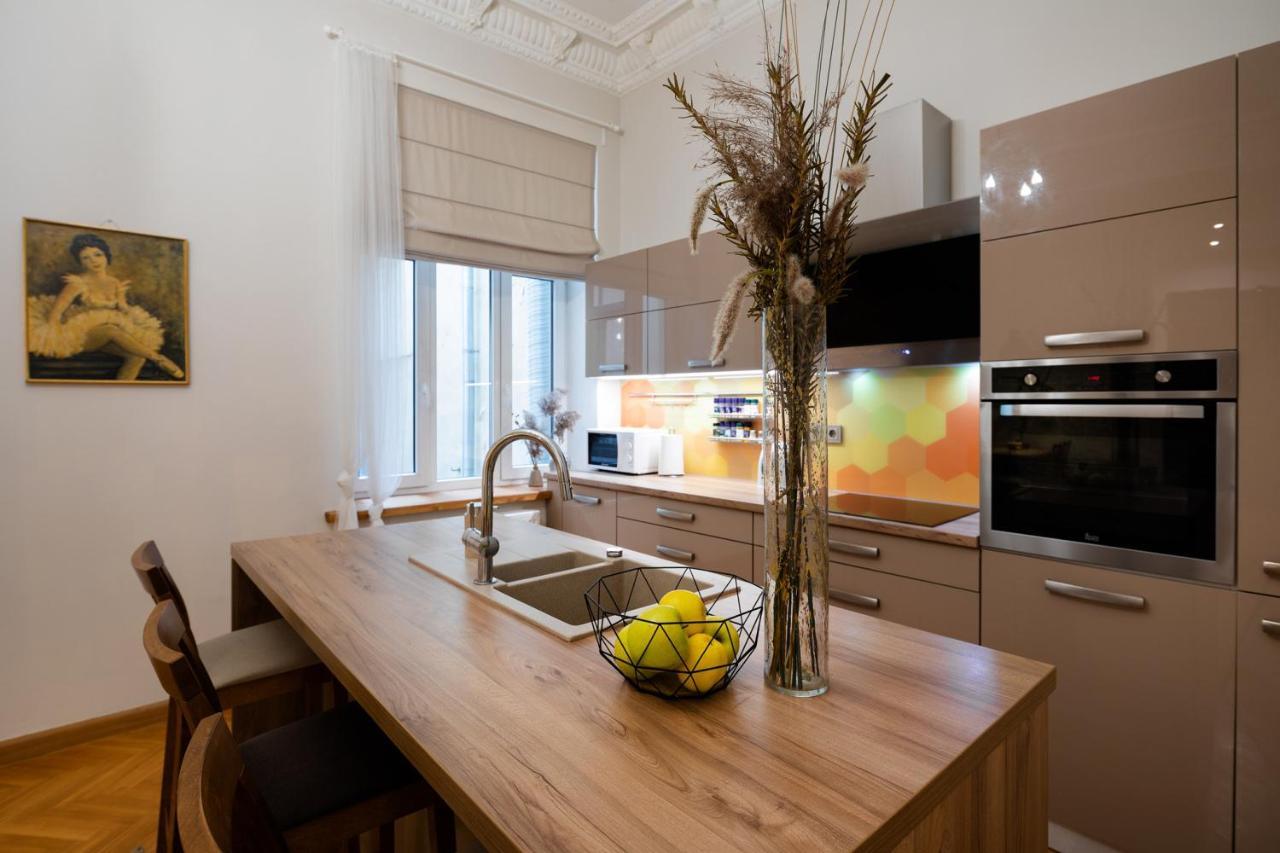 Old Modern And Spacious 2 Bedroom Riga