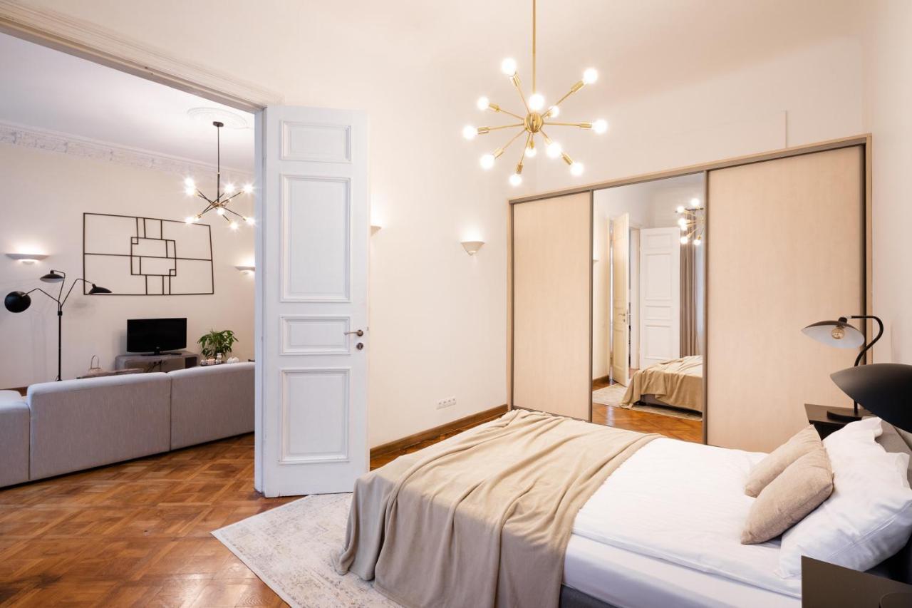 Old Modern And Spacious 2 Bedroom Appartement *