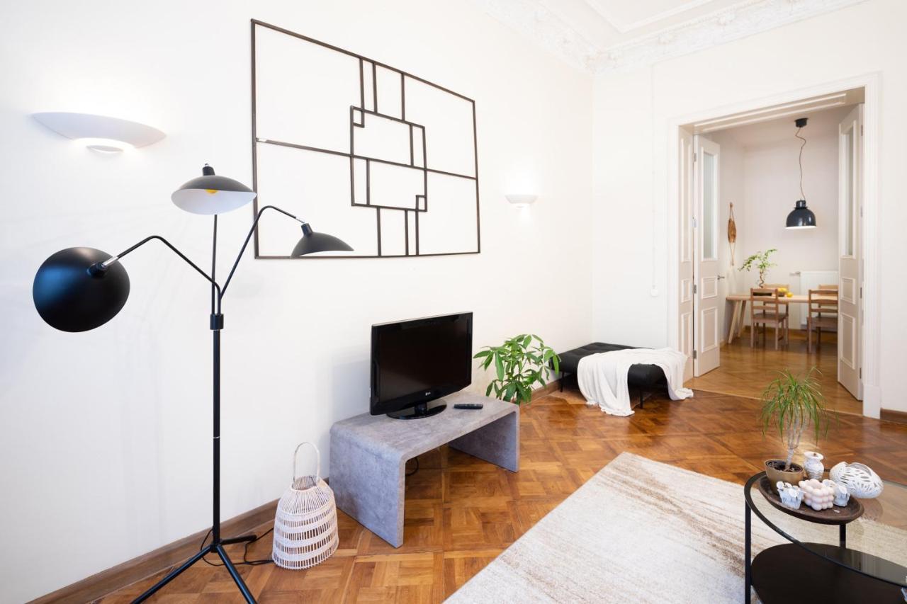 Old Modern And Spacious 2 Bedroom Riga