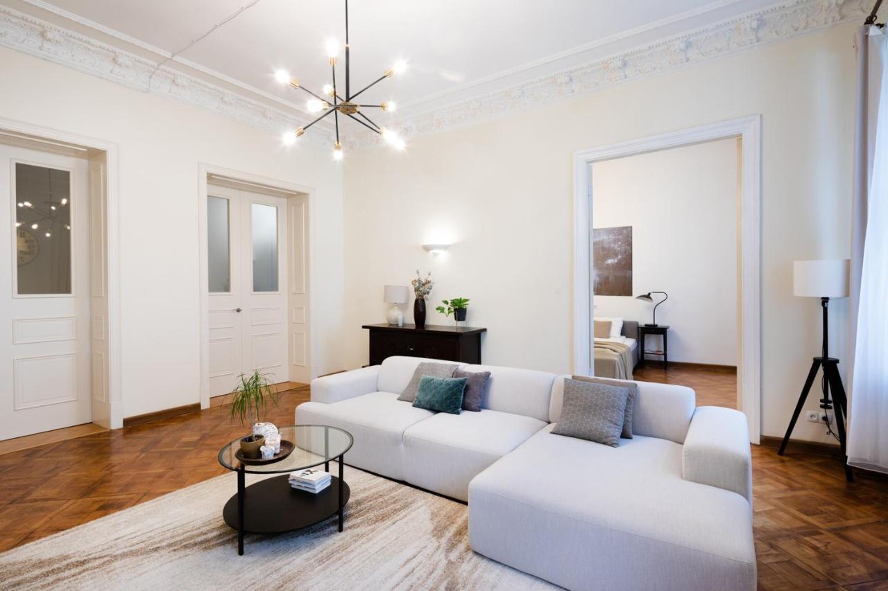 Old Modern And Spacious 2 Bedroom Appartement *