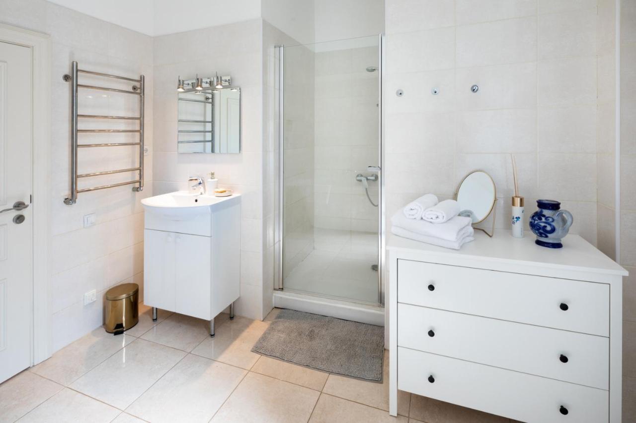 Old Modern And Spacious 2 Bedroom Appartement