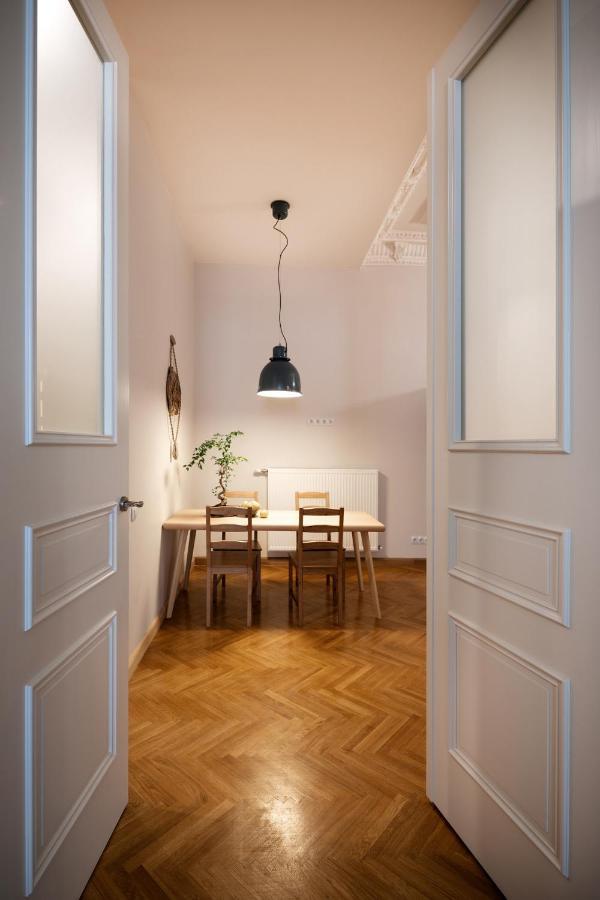 Old Modern And Spacious 2 Bedroom * Riga